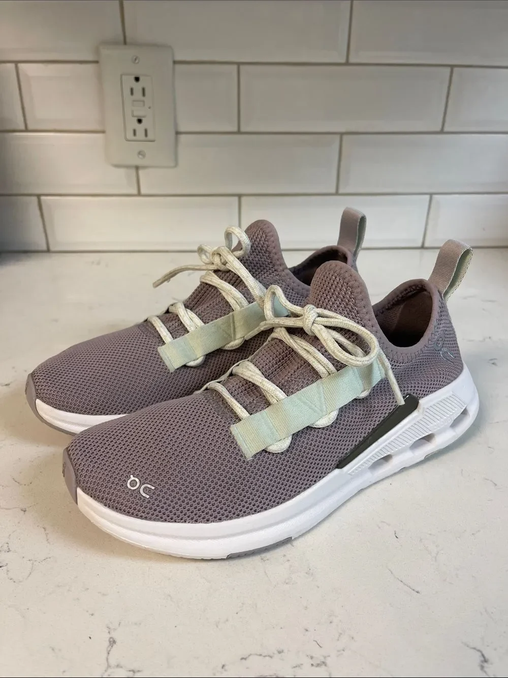 On Running On Cloudeasy Shoes Heron / Aloe Women Size 8.5 -Missing Insoles